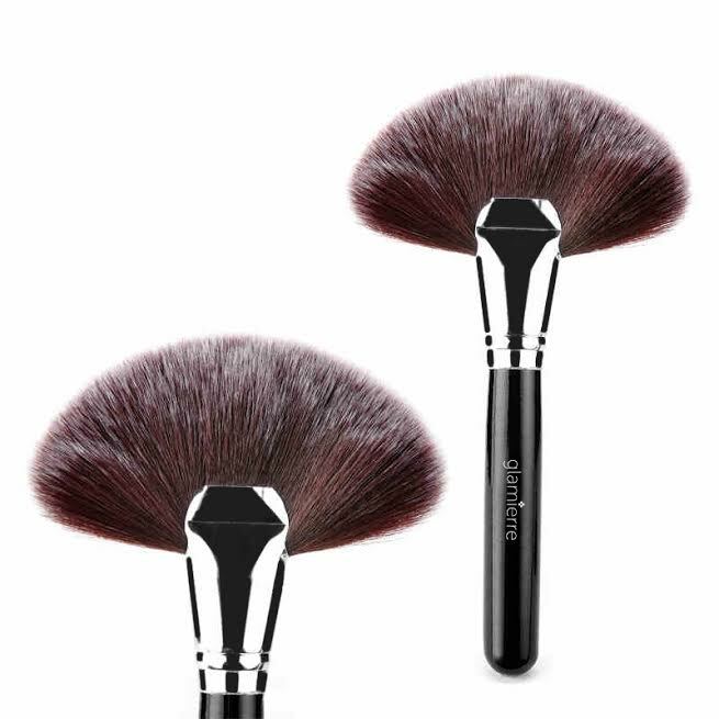 Deluxe Kabuki Fan Brush