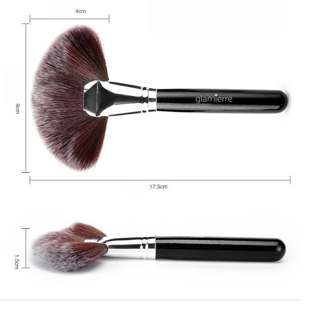 Deluxe Kabuki Fan Brush