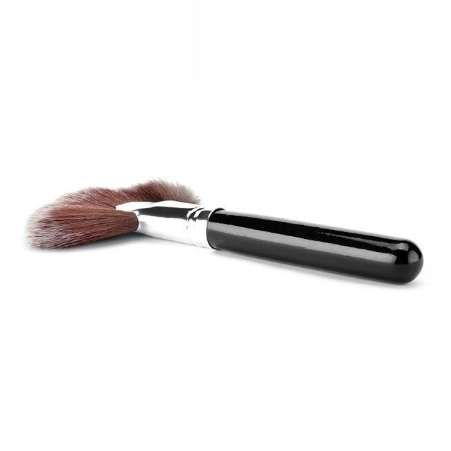 Deluxe Kabuki Fan Brush